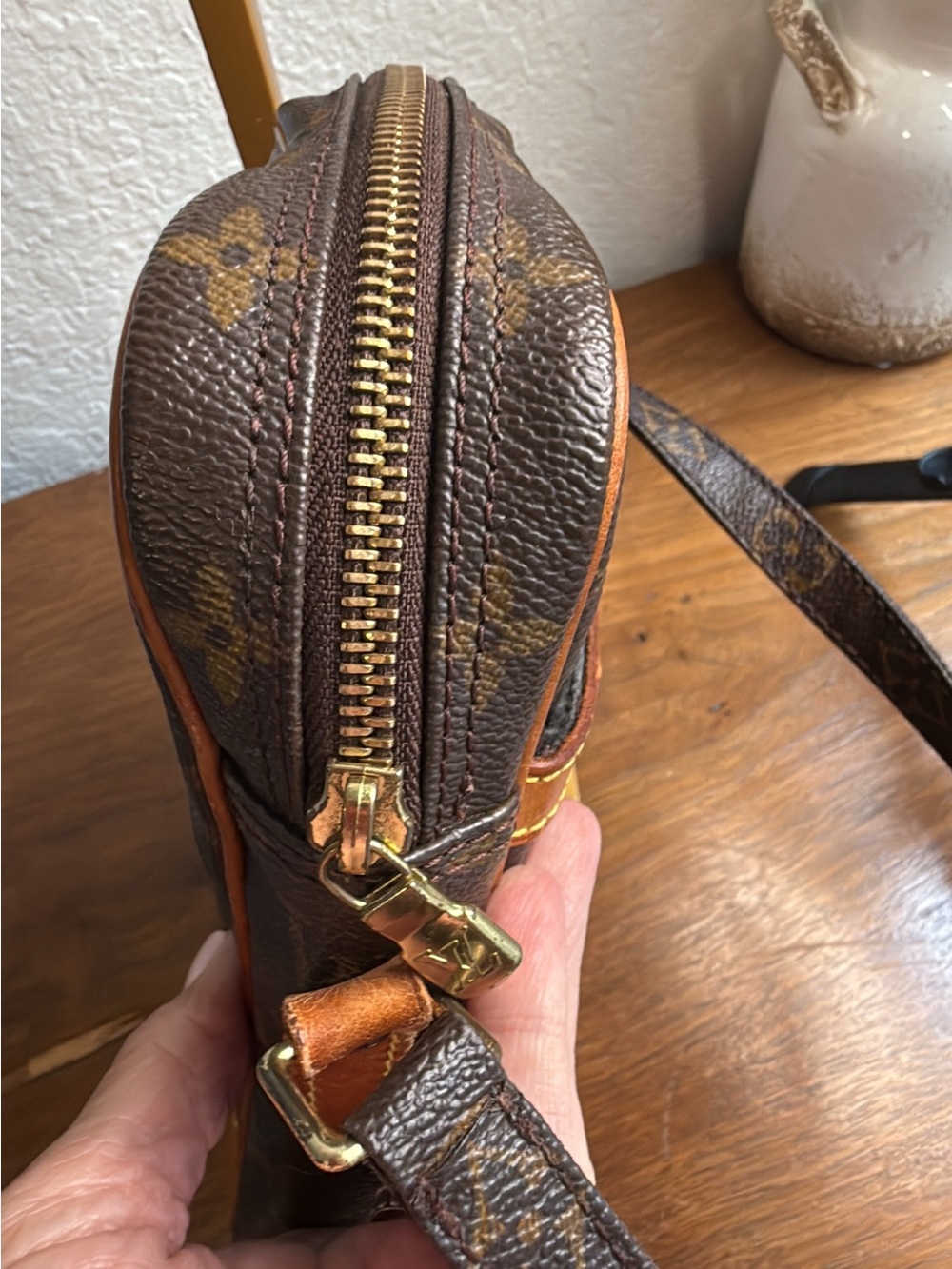 Louis Vuitton Monogram canvas Danube Crossbody Bag Vintage and authenticated - Picture 8 of 17